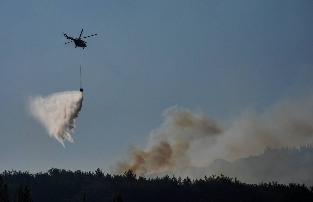 Bornova’daki orman yangını 23 saat sonra kontrol altına alındı 27